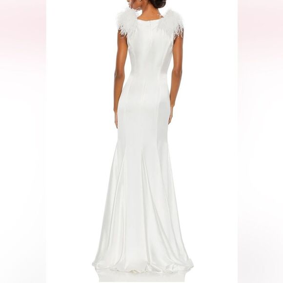 Mac Duggal Feather Shoulder V neck Sleeveless Gown NWT 68137 - Picture 3 of 8